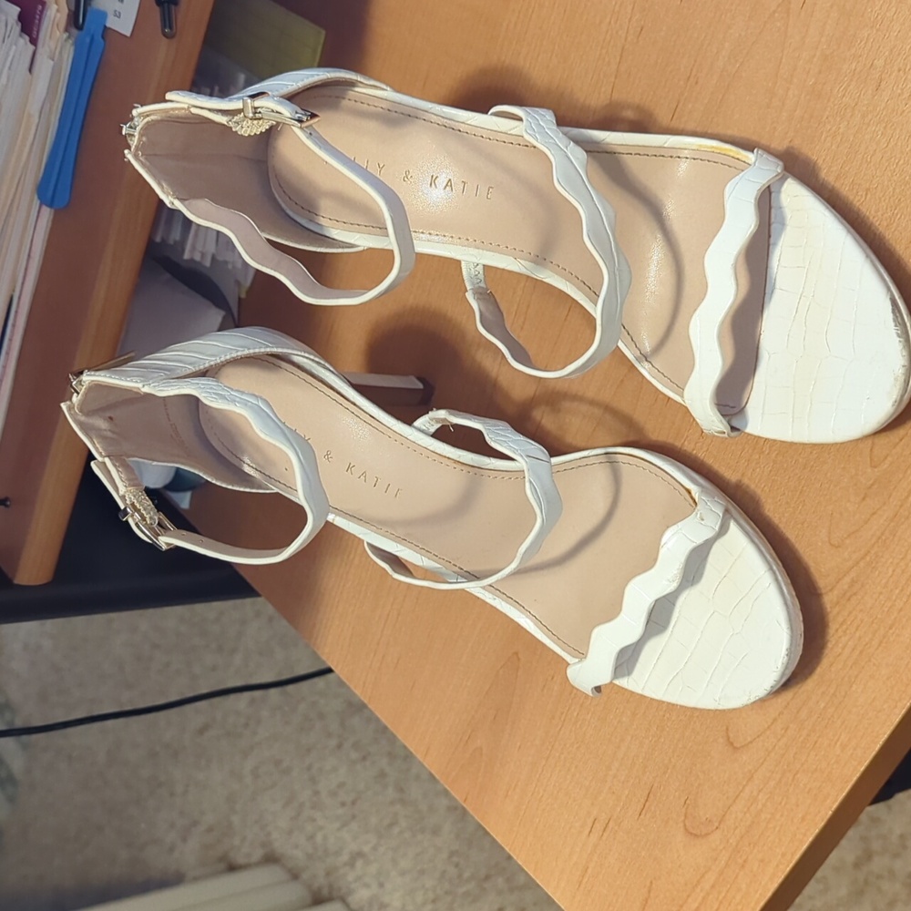 Kelly & Katie Litton Platform Sandal size 8
